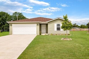 170 Travis St in Hollister, MO - Building Photo