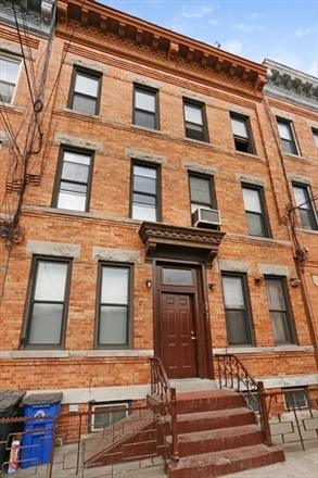 5435 Metropolitan Ave in Ridgewood, NY - Building Photo