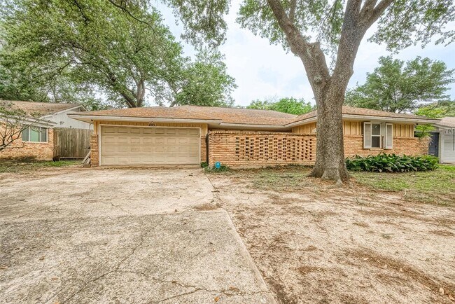 property at 5238 Beechnut St