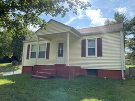 6393 Eatons Creek Rd in Nashville, TN - Building Photo