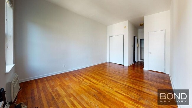 324 E 83rd St in New York, NY - Building Photo - Building Photo