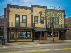 209 E Main St in Mount Horeb, WI - Building Photo