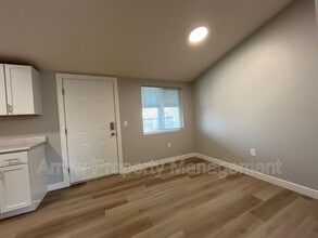 877 N 26th St in Lincoln, NE - Building Photo - Building Photo