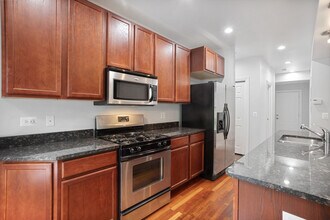 7361 N Ashland Blvd in Chicago, IL - Building Photo - Building Photo