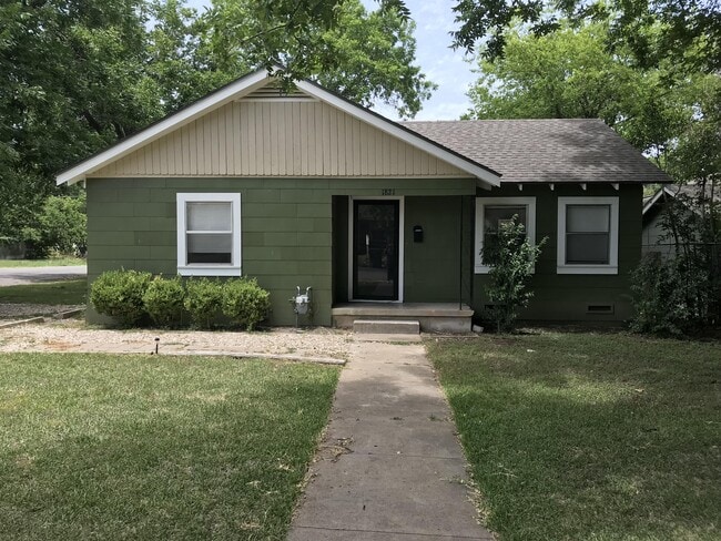 property at 1821 Live Oak Ave