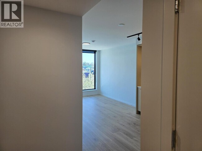 5189 Earles St in Vancouver, BC - Building Photo - Building Photo