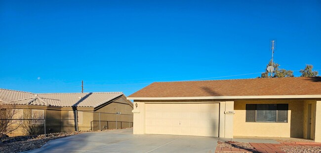 3041 Crater Dr in Lake Havasu City, AZ - Building Photo - Building Photo