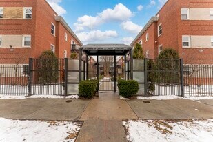 6417 N Damen Ave in Chicago, IL - Building Photo