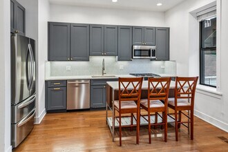 3517 N Reta Ave, Unit 4R in Chicago, IL - Foto de edificio - Building Photo