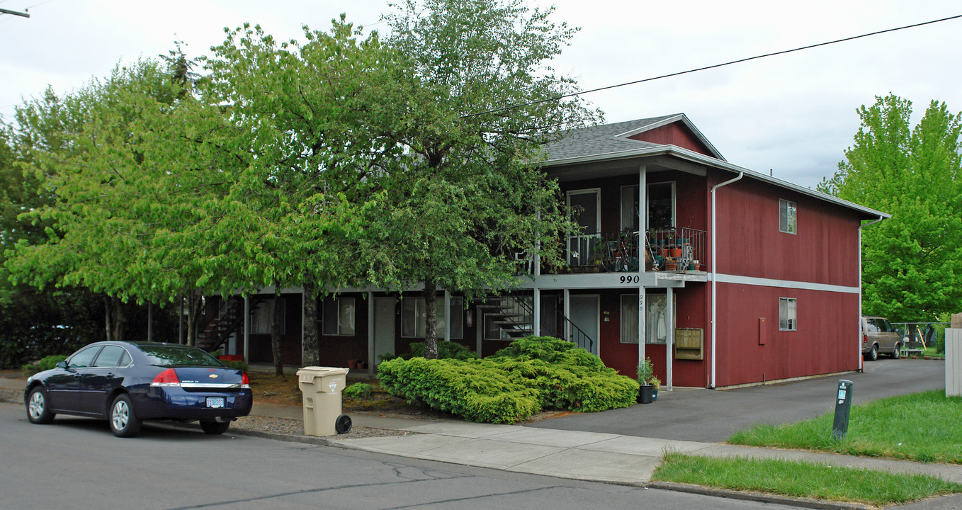 990 NW Spruce Ave in Corvallis, OR - Building Photo