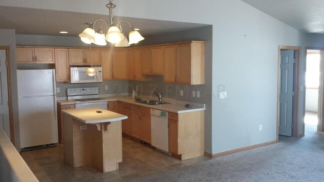 1121 37th Ave S in Moorhead, MN - Building Photo - Building Photo
