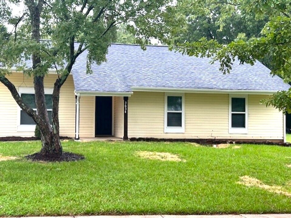3634 Cobbleridge Dr in Charlotte, NC - Building Photo