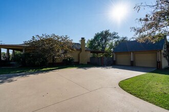 2106 S Oswego Pl in Tulsa, OK - Building Photo - Building Photo