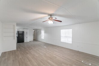 9140 Sharyn Dr in Conroe, TX - Foto de edificio - Building Photo