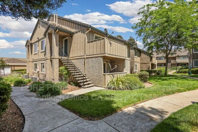 1127 Lakeview Cir