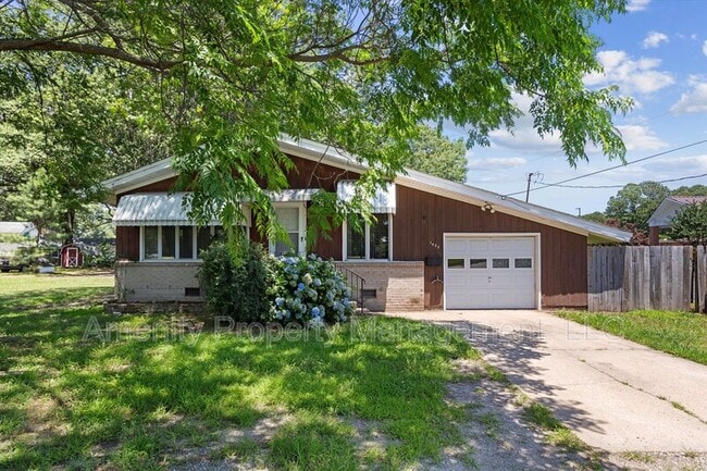 1405 Todds Ln in Hampton, VA - Building Photo - Building Photo
