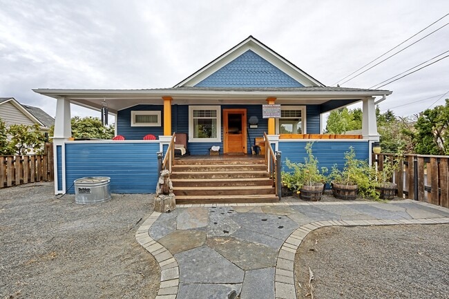 property at 5825 SE Holgate Blvd Unit A