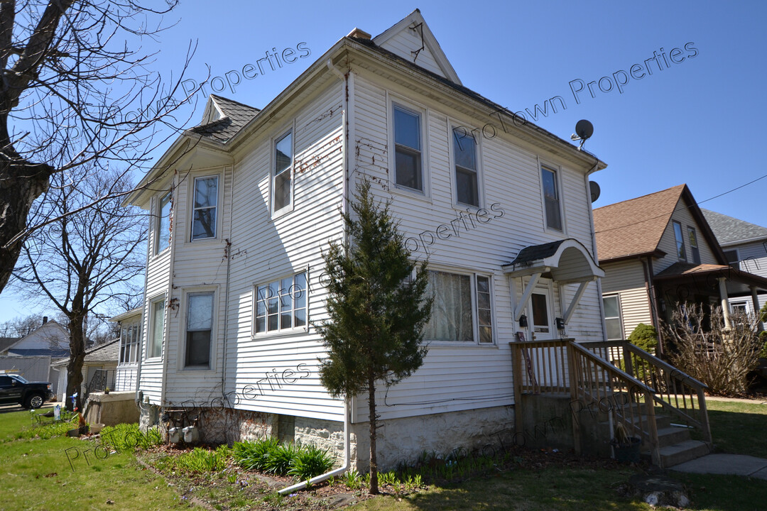 400 Douglas St in Joliet, IL - Foto de edificio