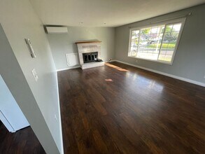 896 Mahaya Ct SE in Salem, OR - Foto de edificio - Building Photo