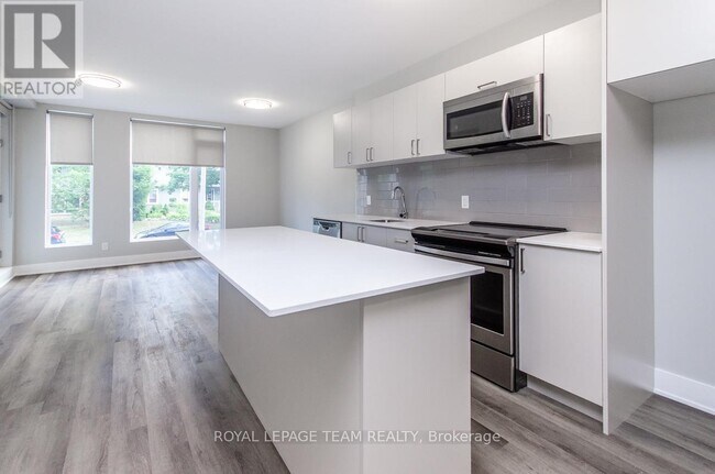 1295 Summerville Ave in Ottawa, ON - Building Photo - Building Photo