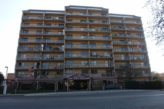 The Town Meadows in Visalia, CA - Building Photo - Building Photo