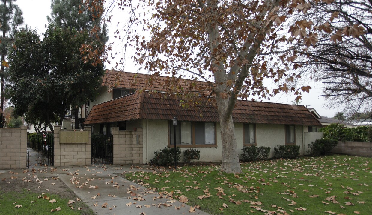 511 W Berkeley Ct in Ontario, CA - Building Photo