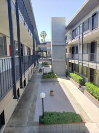 Las Casitas in Torrance, CA - Foto de edificio - Building Photo