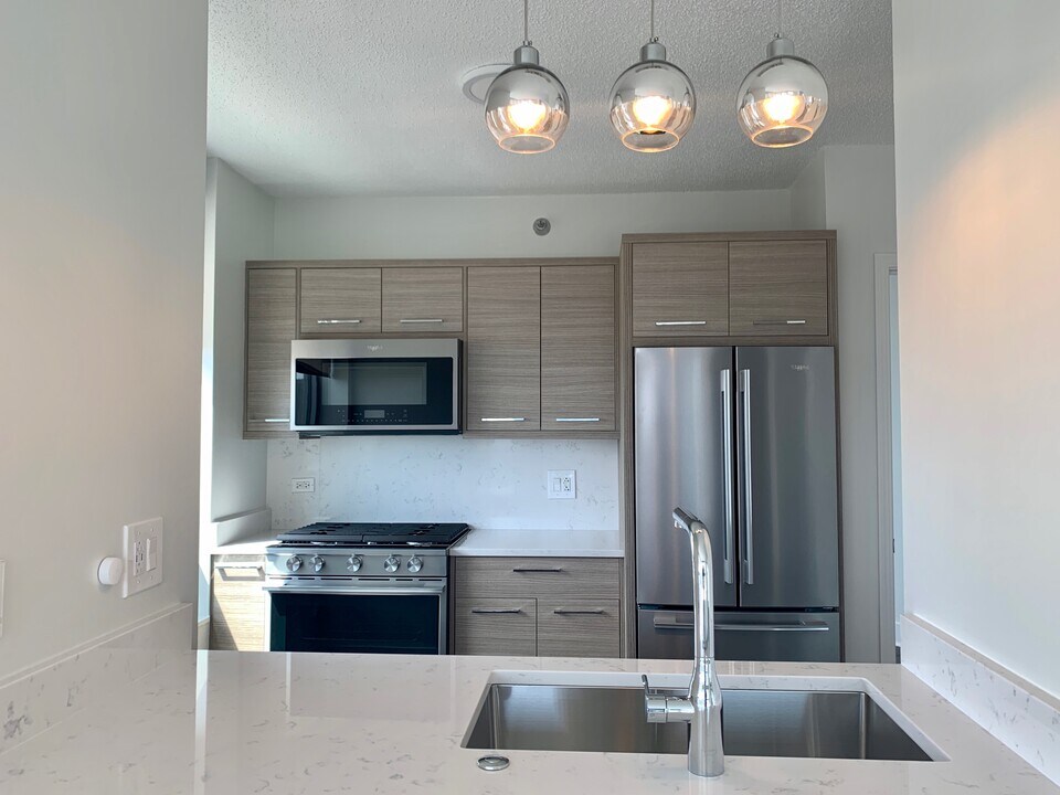 226 N Clinton St in Chicago, IL - Building Photo