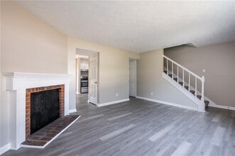 580 Downing St in Lawrenceville, GA - Foto de edificio - Building Photo