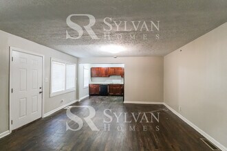 889 S Hairston Rd in Stone Mountain, GA - Building Photo - Building Photo