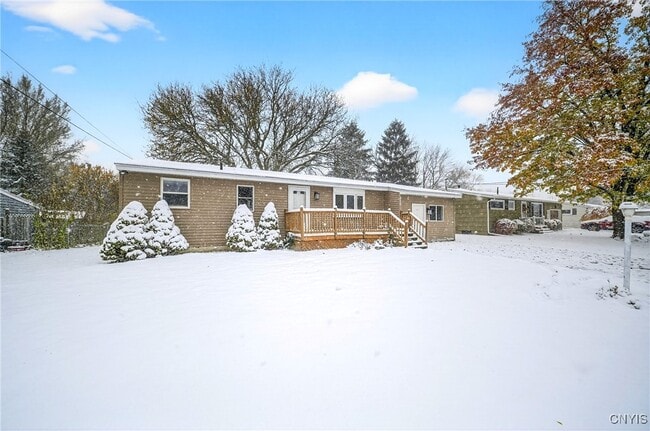 310 Midwood Dr in Liverpool, NY - Building Photo - Building Photo