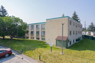 Willow Park Place in Calgary, AB - Building Photo
