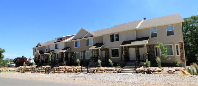 175 S 300 W in Santaquin, UT - Foto de edificio - Building Photo