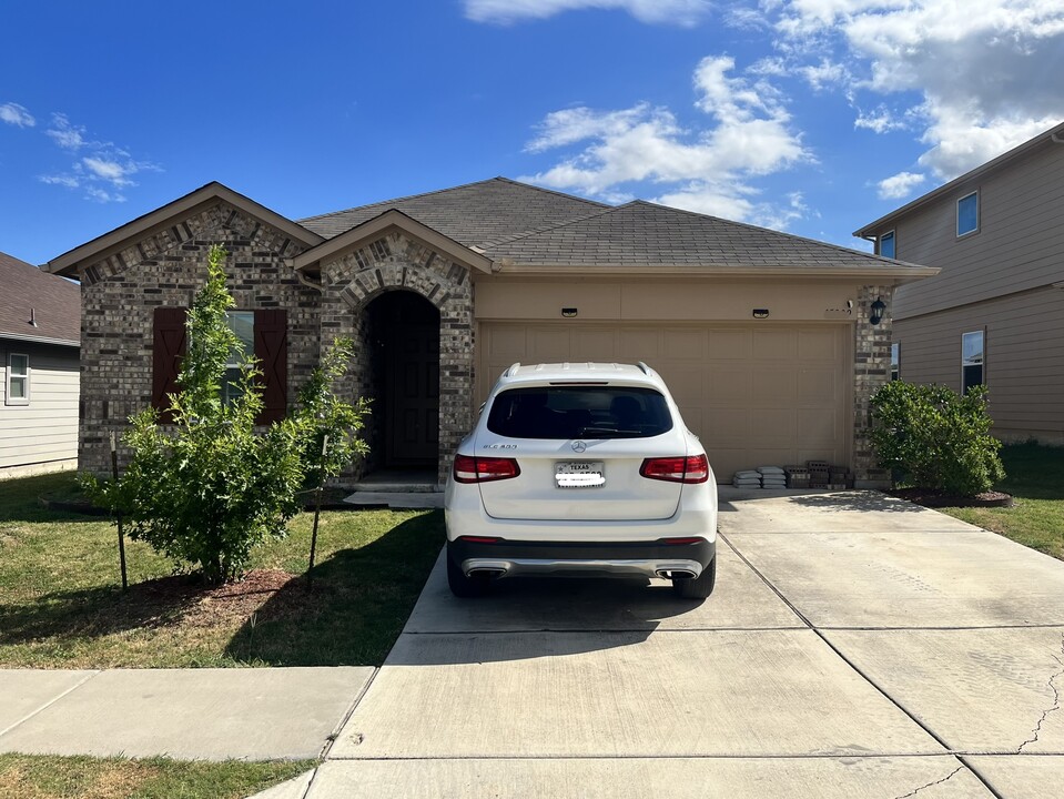 15209 Bullbrier Rd in Austin, TX - Building Photo