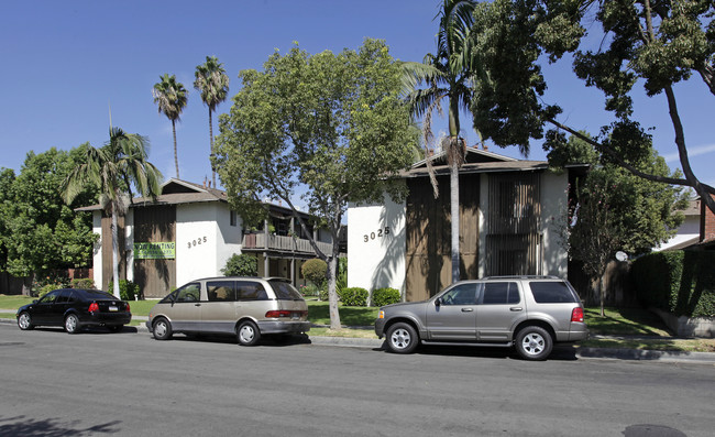 3025 Topaz Ln in Fullerton, CA - Foto de edificio - Building Photo