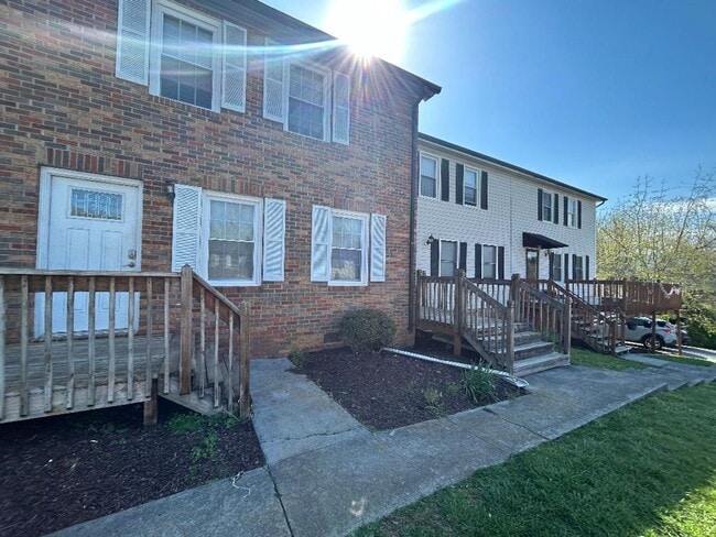 property at 1310 Knob Creek Rd