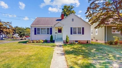 18 Federal St in West Hartford, CT - Foto de edificio - Building Photo