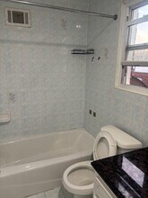 25-07 College Point Blvd in Queens, NY - Foto de edificio - Building Photo