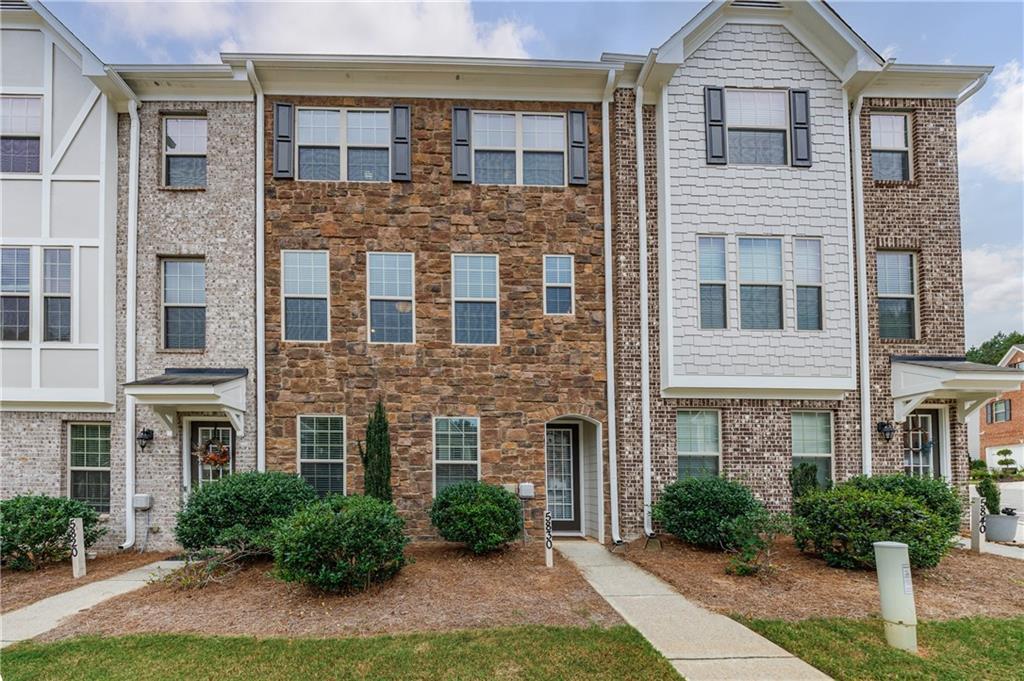 5830 Broadway Ln in Cumming, GA - Foto de edificio