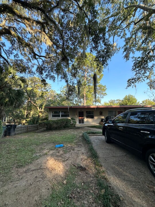 717 Edgewood St in Tallahassee, FL - Foto de edificio