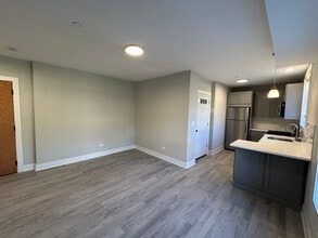 1131 Oak Ave, Unit 1137-2E in Evanston, IL - Foto de edificio - Building Photo