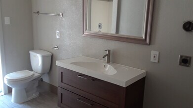 516 Rimmer Ave in Sacramento, CA - Building Photo - Building Photo