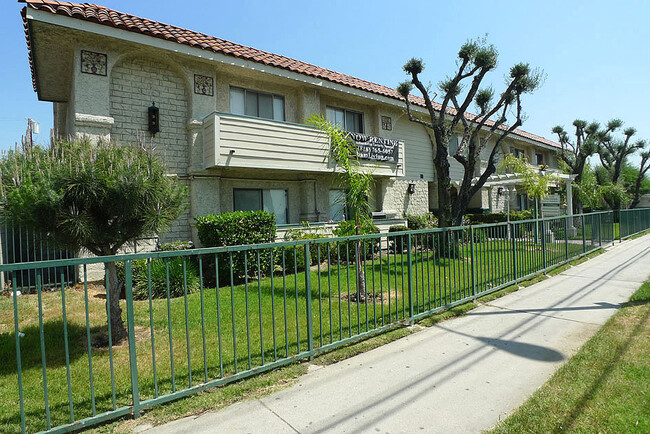 Baraka Villa Apartments in North Hollywood, CA - Foto de edificio - Building Photo