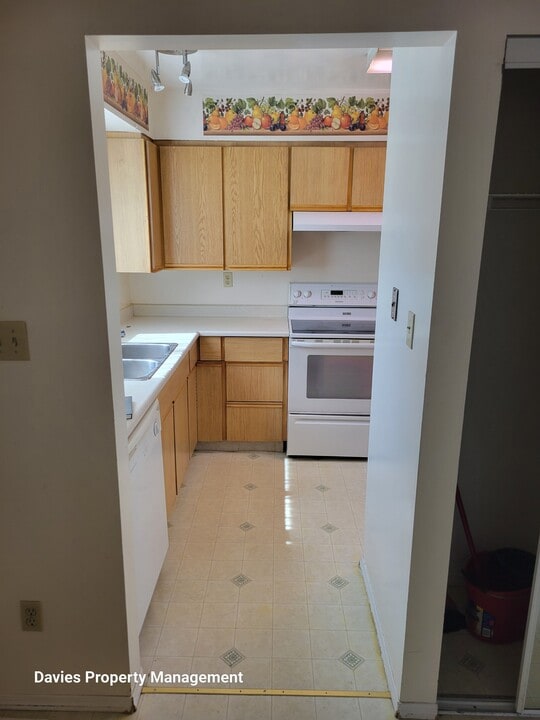 7604-7629 29 Ave NW in Edmonton, AB - Building Photo