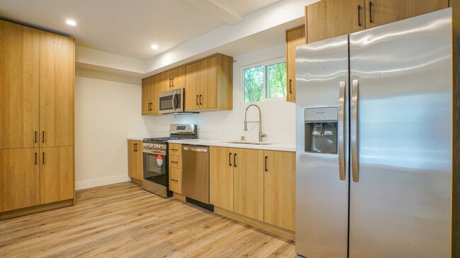 6112 Saturn St in Los Angeles, CA - Building Photo - Building Photo