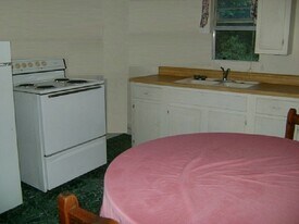 1937 Cotten Rd in Tyler, TX - Building Photo