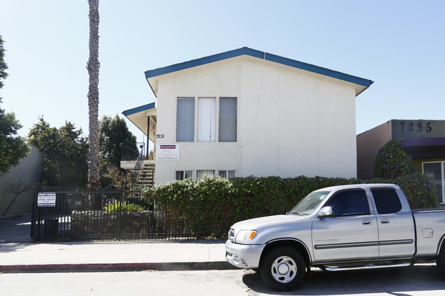 7231 Alabama Ave in Canoga Park, CA - Foto de edificio - Building Photo