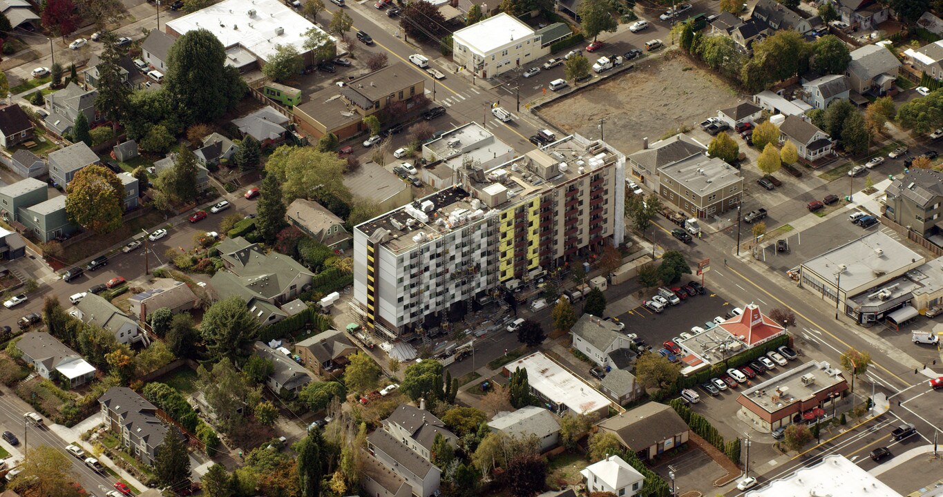 Sellwood Center in Portland, OR - Building Photo