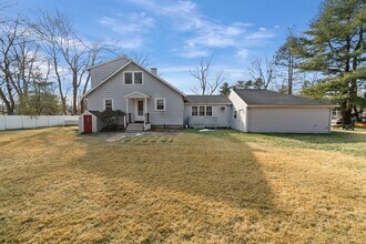 101 W Plain St in Wayland, MA - Foto de edificio - Building Photo