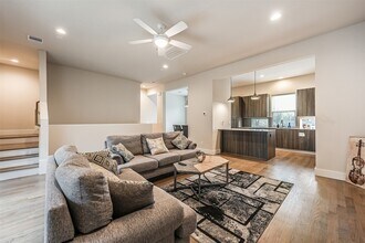 2136 Dennis St in Houston, TX - Building Photo - Building Photo